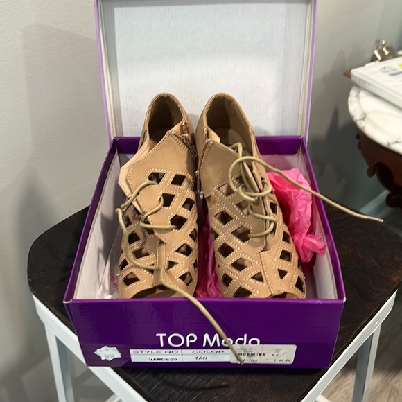 New in box size 8.5 top mota wedge shoes with zipper and laces - Picture 6 of 6